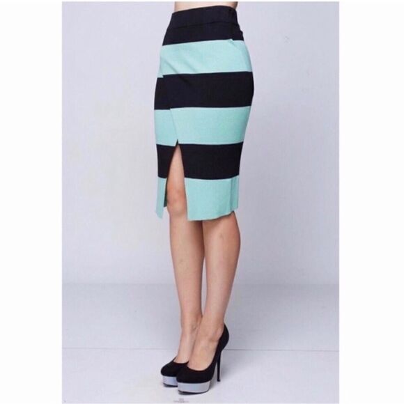 Dance & Marvel Rayon Sweater Skirt Foam Green Black Stripped M/L C17 - Picture 1 of 7